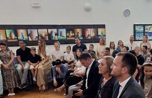 793 ZADARSKIH PRVAŠIĆA KRENULO U ŠKOLU Gradonačelnik posjetio OŠ Krune Krstića