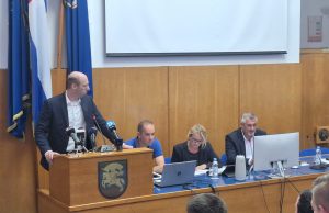 SJEDNICA GRADSKOG VIJEĆA Rasprava o proračunu i kreditima za javne tvrtke