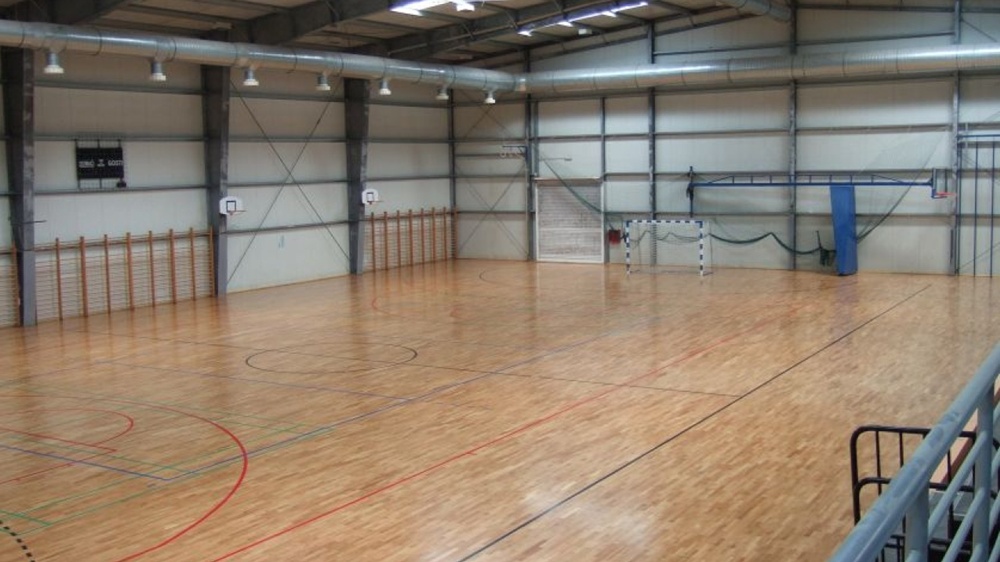 Završena zamjena poda u sportskoj dvorani OŠ Benkovac – novo ulaganje u školski i lokalni sport