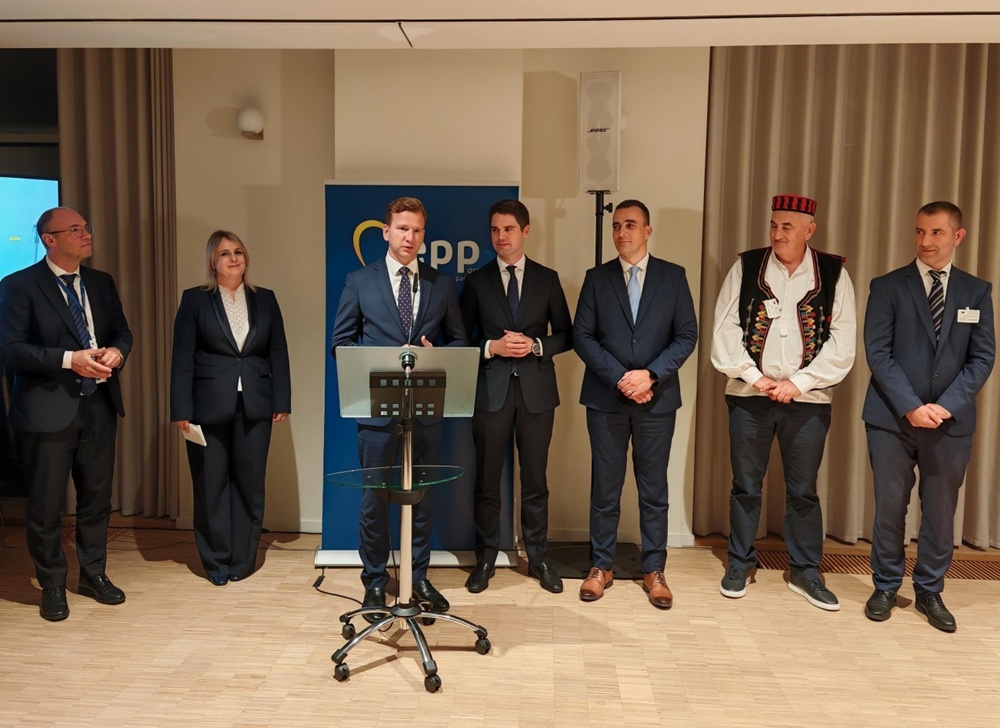 ŽUPANIJSKI OBJEKTIV U Europskom parlamentu obilježeno 1100 godina Hrvatskog kraljevstva: predstavljen Paški sir i Drniški pršut