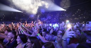 OBAVIJEST POSJETITELJIMA Sutra koncert Tonyja Cetinskog