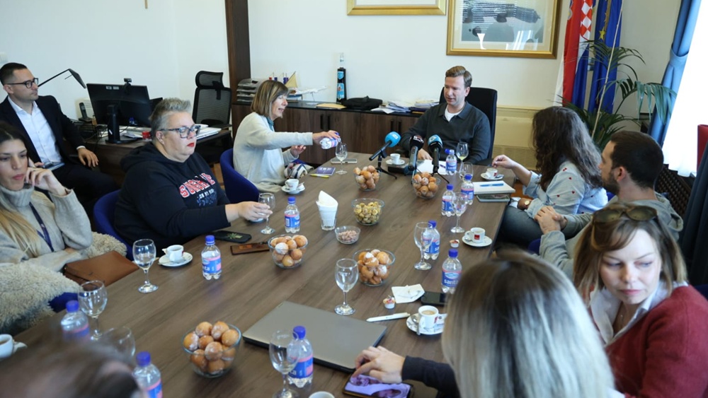 Održana prva 'Kava sa županom': Novi format za bolju informiranost medija i javnosti
