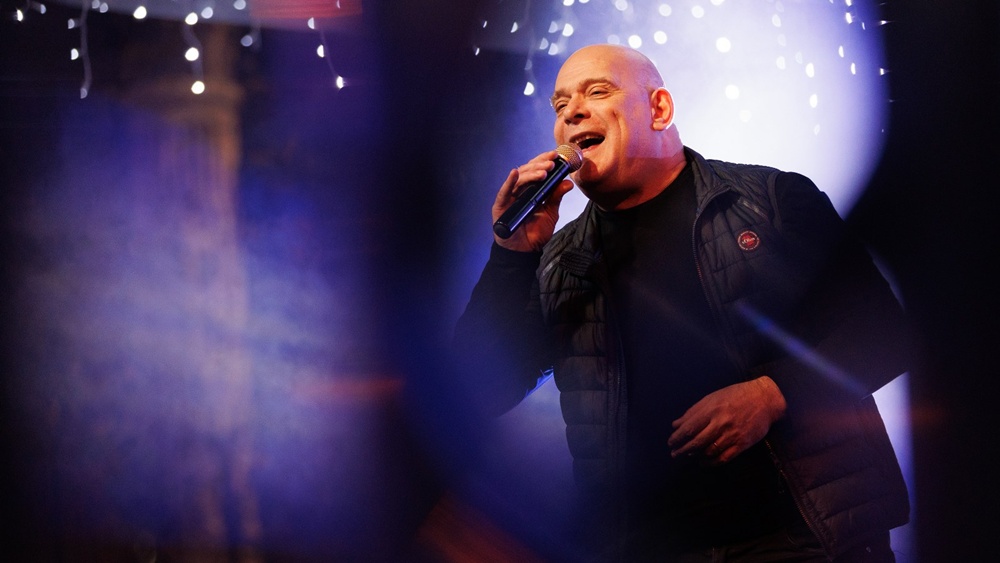 Legendarni zadarski autor Zoran Jelenković večeras nastupa na adventskoj pozornici na Trgu Petra Zoranića