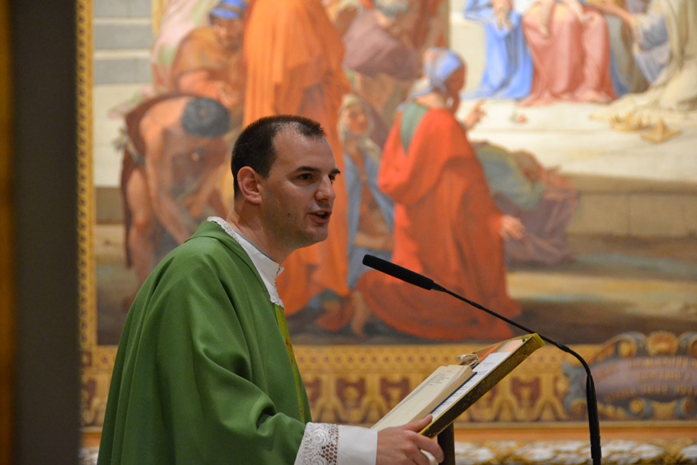 NA VALOVIMA VJERE Fra Bojan Rizvan: „Veliki tjedan nije tradicija, nego susret s najvećim otajstvom naše vjere“
